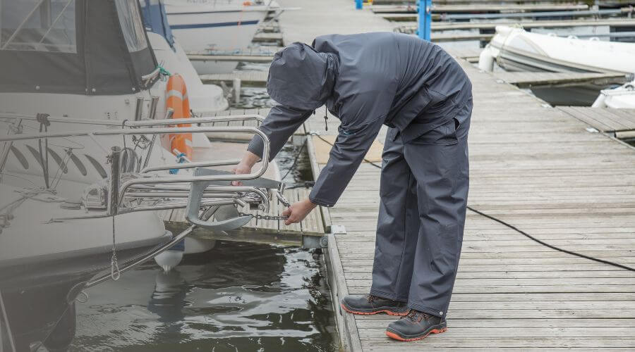 Why choose water damage restoration service for burst pipe water damage in Columbus